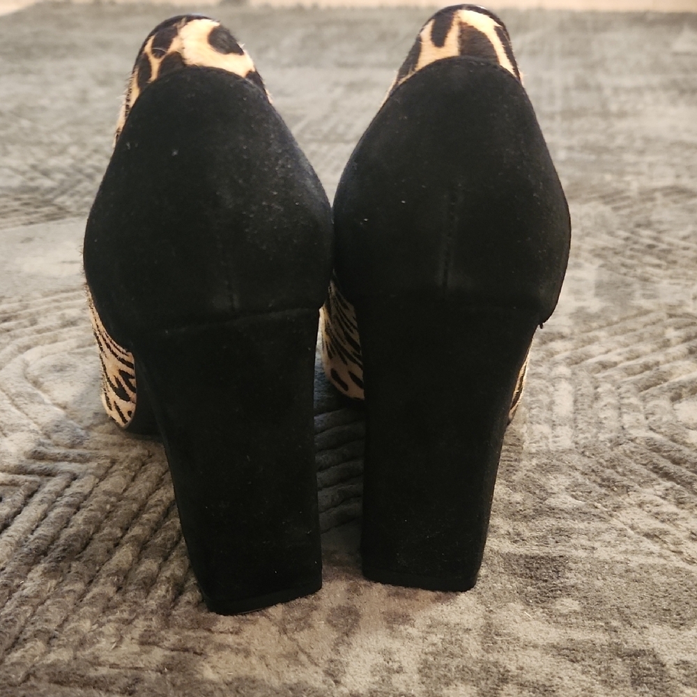 Elegant Animal Print Block Heels - Picture 9 of 17